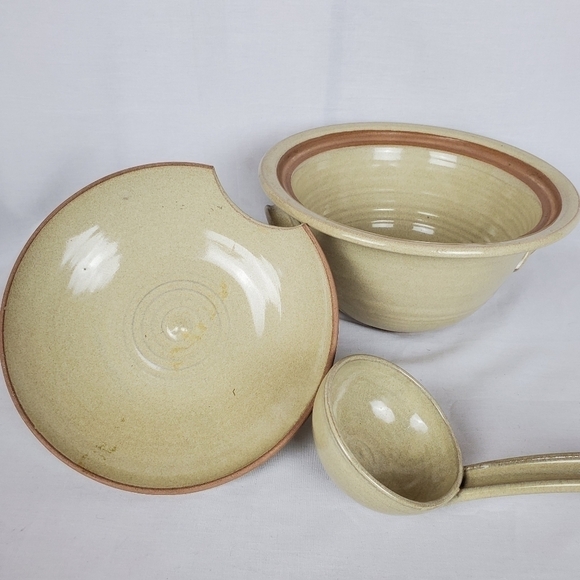 Vintage soup tureen with ladle - Picture 5 of 11